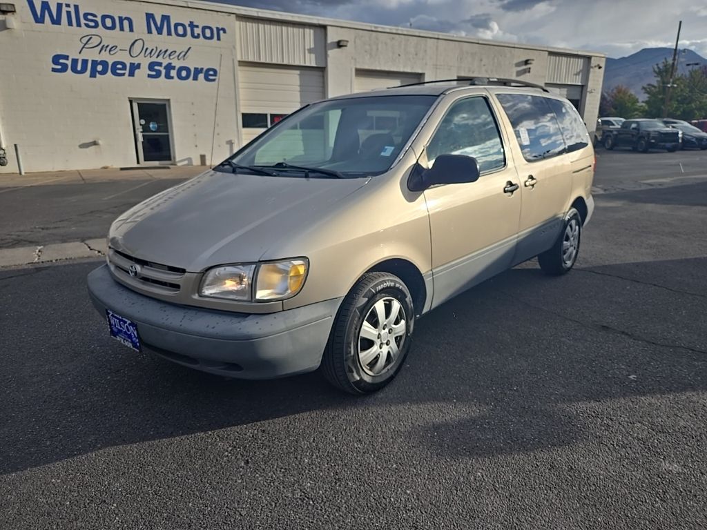 2000 Toyota Sienna LE Passenger Van