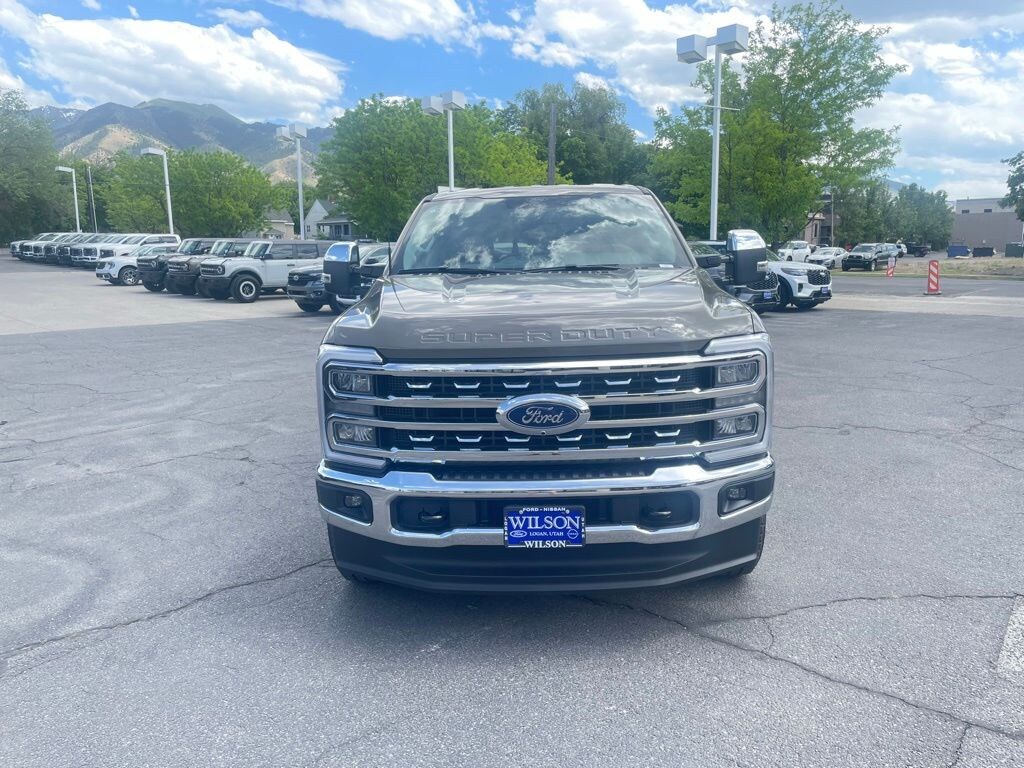 New 2026 Ford F-350SD Lariat Truck Crew Cab