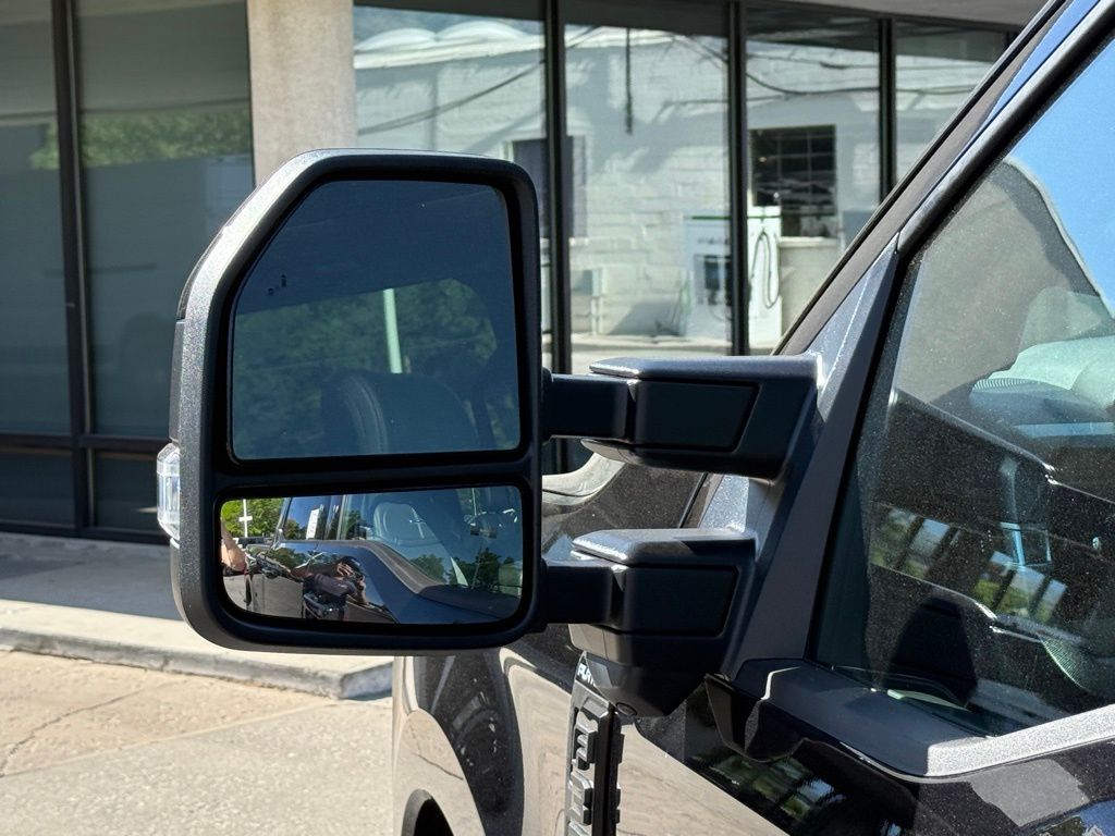 2025 Ford F-350 Super Duty Platinum - Photo 33