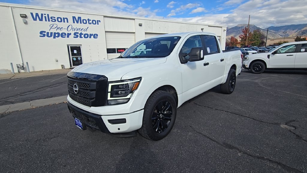 2023 Nissan Titan SV Crew Cab Short Bed Truck