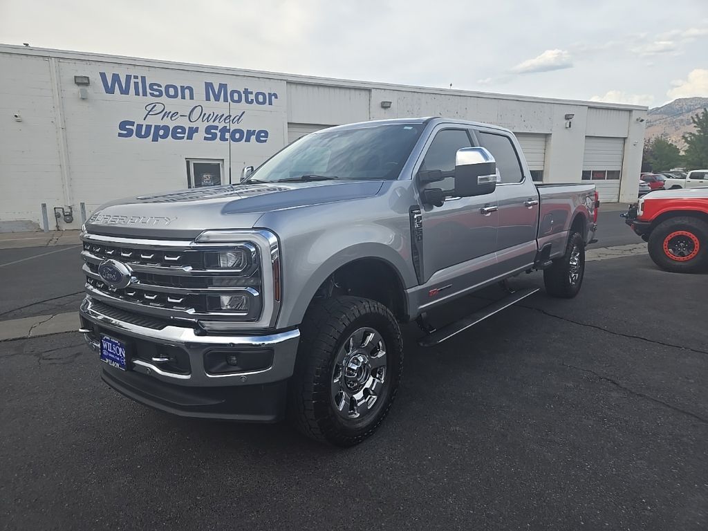 2024 Ford F-350 Lariat Super Duty Crew Cab Truck