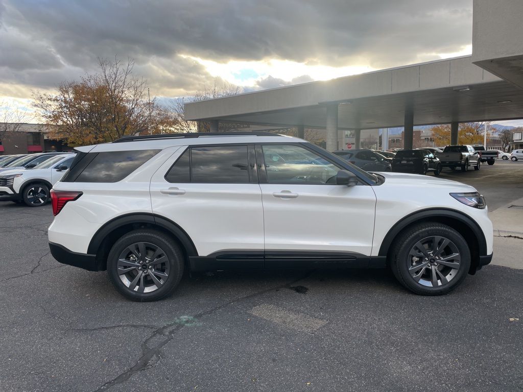 2026 Ford Explorer photo 4