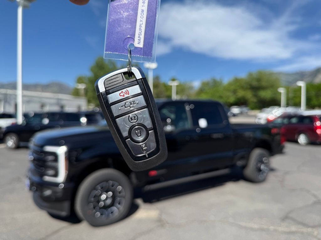 2025 Ford F-350 Super Duty Platinum - Photo 45