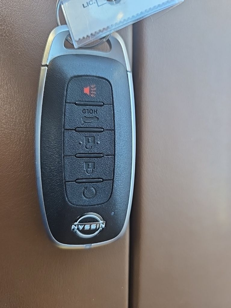 2024 Nissan Rogue Platinum photo 3