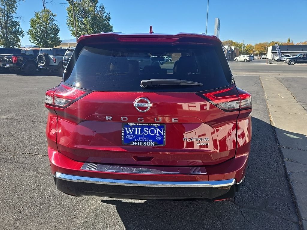 2024 Nissan Rogue Platinum photo 2