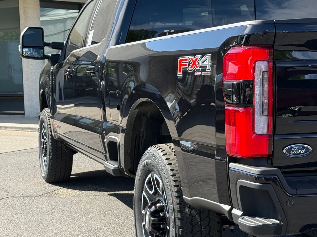 2025 Ford F-350 Super Duty Platinum - Photo 39
