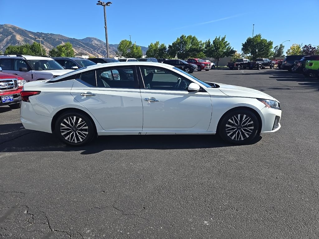 2023 Nissan Altima 2.5 SV photo 4