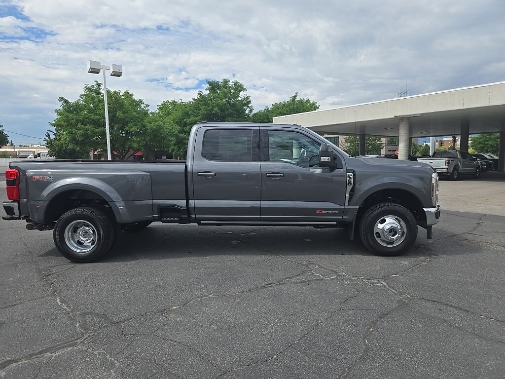 New 2026 Ford F-350SD Lariat Truck Crew Cab