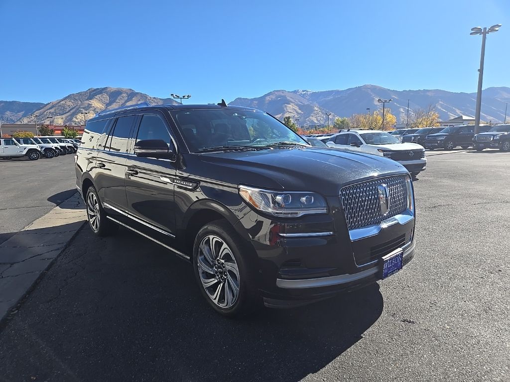 2024 Lincoln Navigator L Premiere photo 3