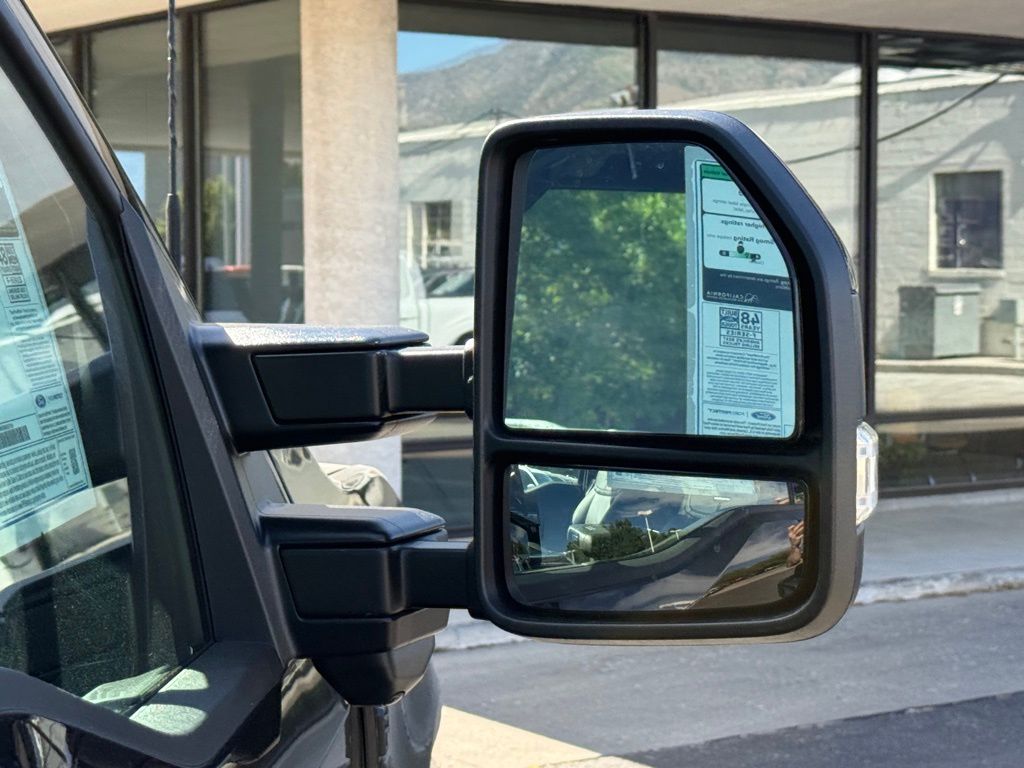 2025 Ford F-350 Super Duty Platinum - Photo 37