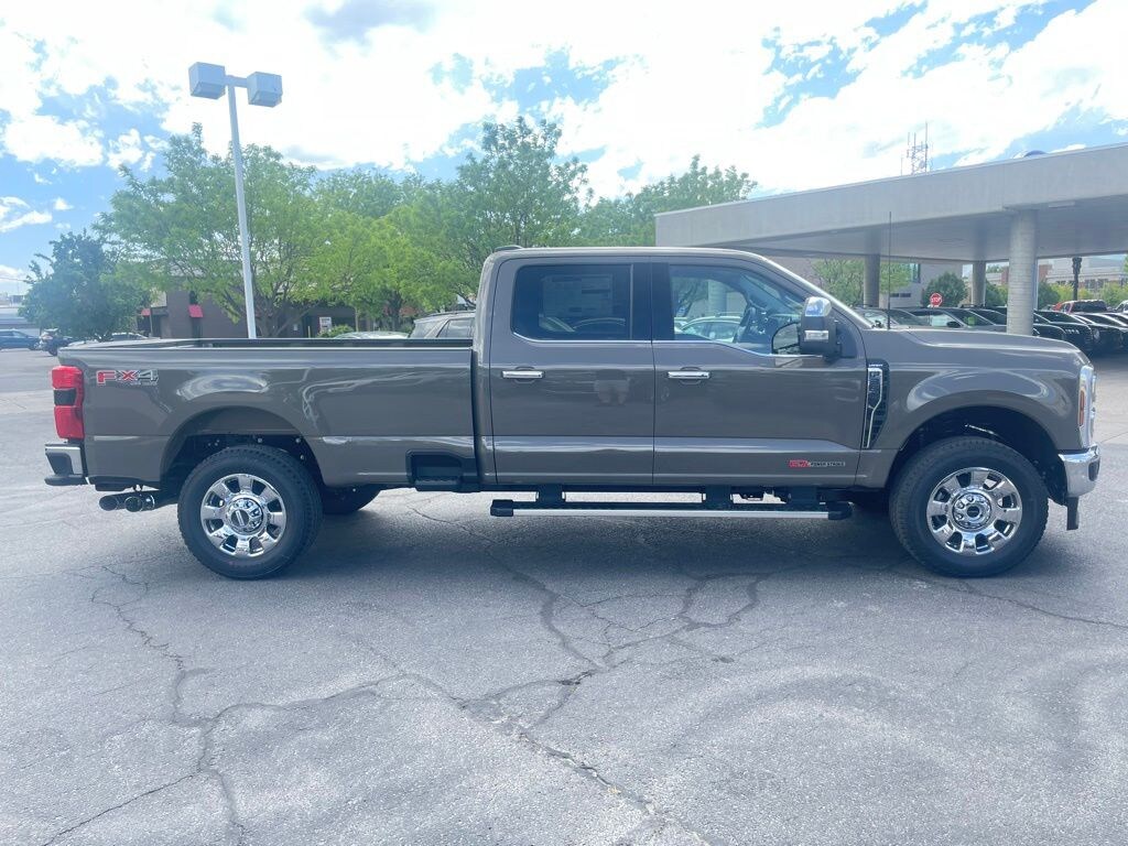 New 2026 Ford F-350SD Lariat Truck Crew Cab