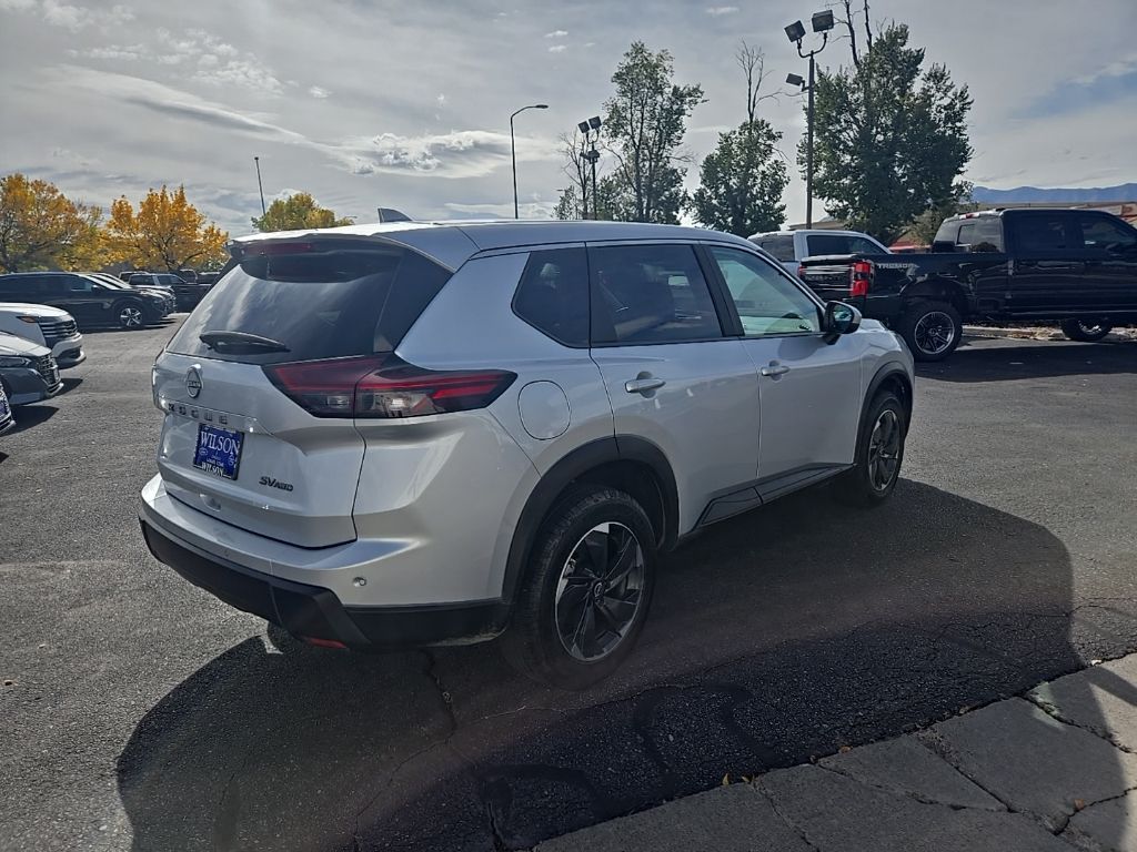 2024 Nissan Rogue SV photo 4