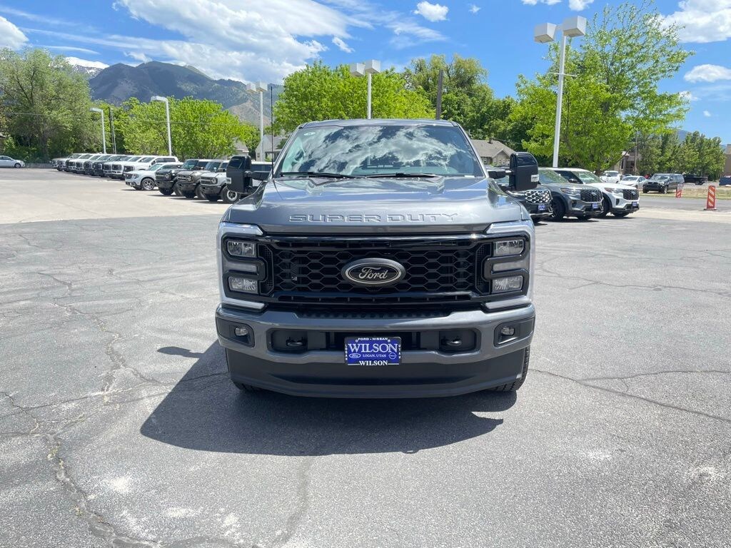 New 2026 Ford F-350SD Lariat Truck Crew Cab