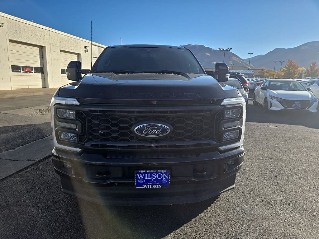 2023 Ford F-350 Lariat photo 2