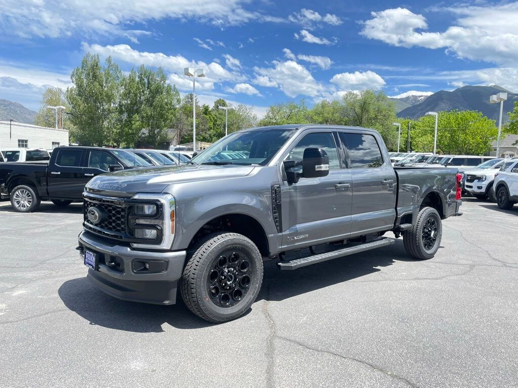 New 2026 Ford F-350SD Lariat Truck Crew Cab