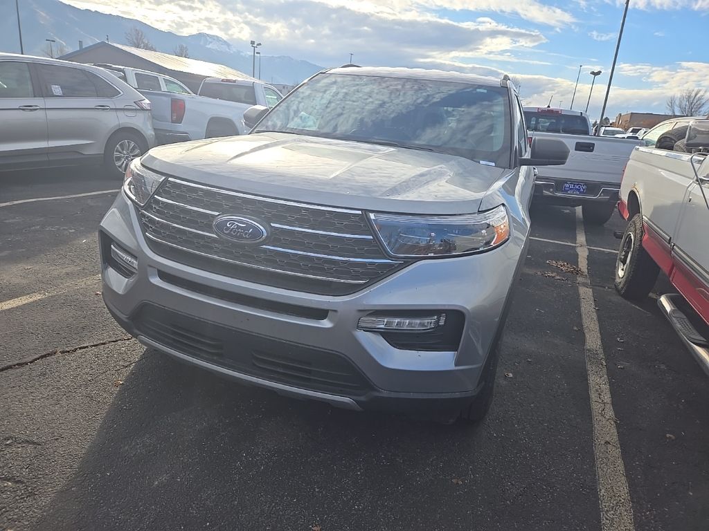 2023 Ford Explorer XLT photo 3