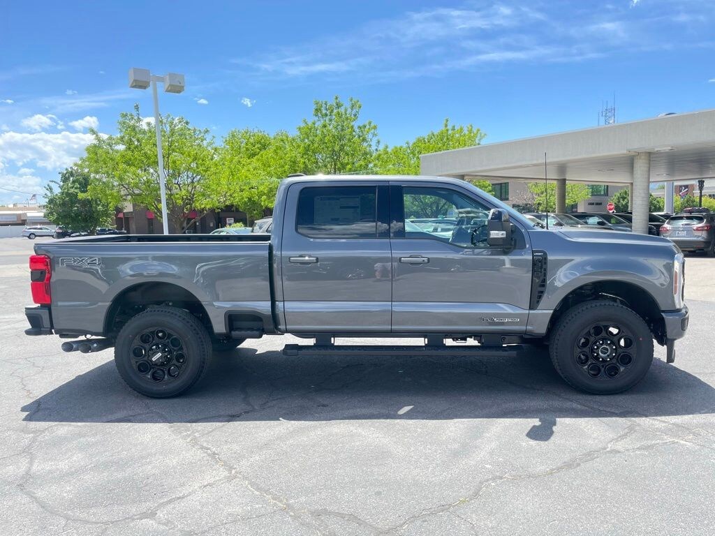 New 2026 Ford F-350SD Lariat Truck Crew Cab