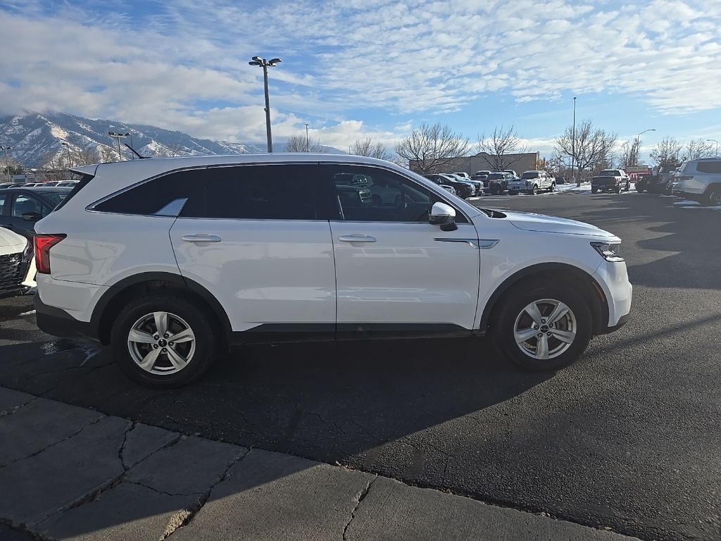 2022 Kia Sorento LX photo 4