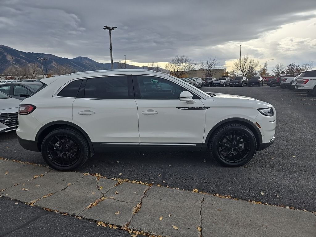 2022 Lincoln Nautilus Reserve photo 4