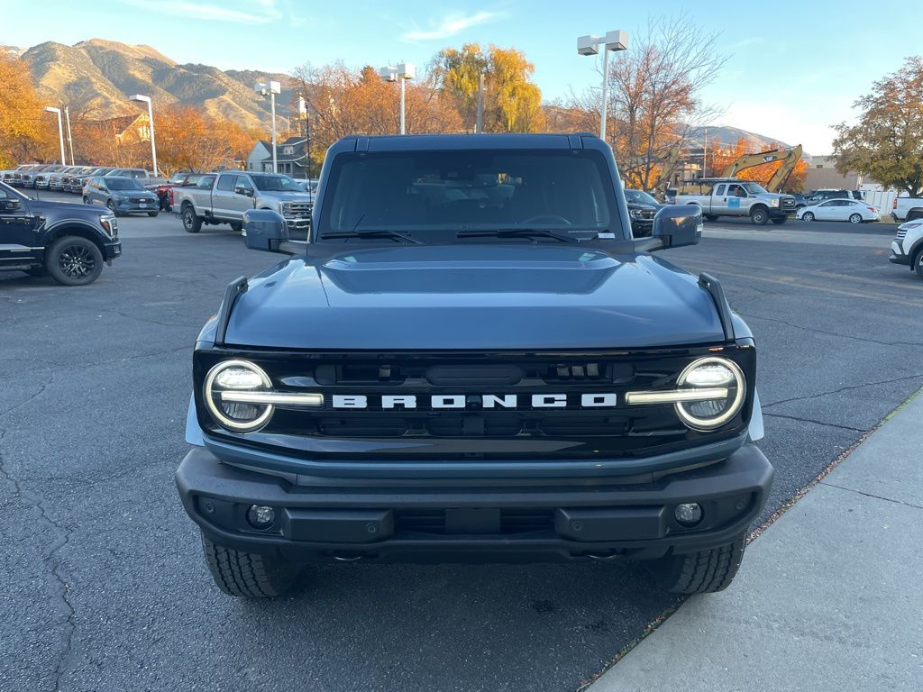 2025 Ford Bronco Outer Banks photo 2