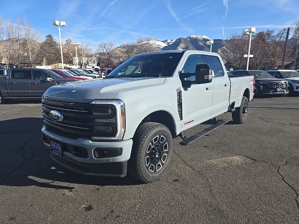 2026 Ford F-350 Super Duty Platinum's photo