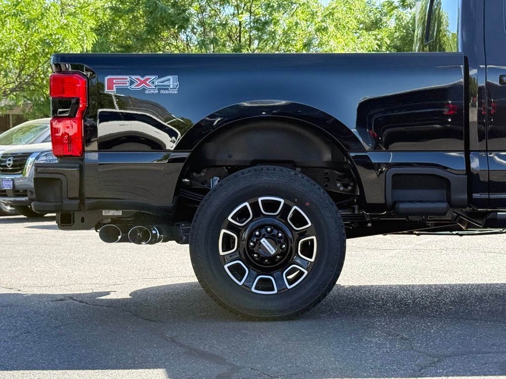 2025 Ford F-350 Super Duty Platinum - Photo 42