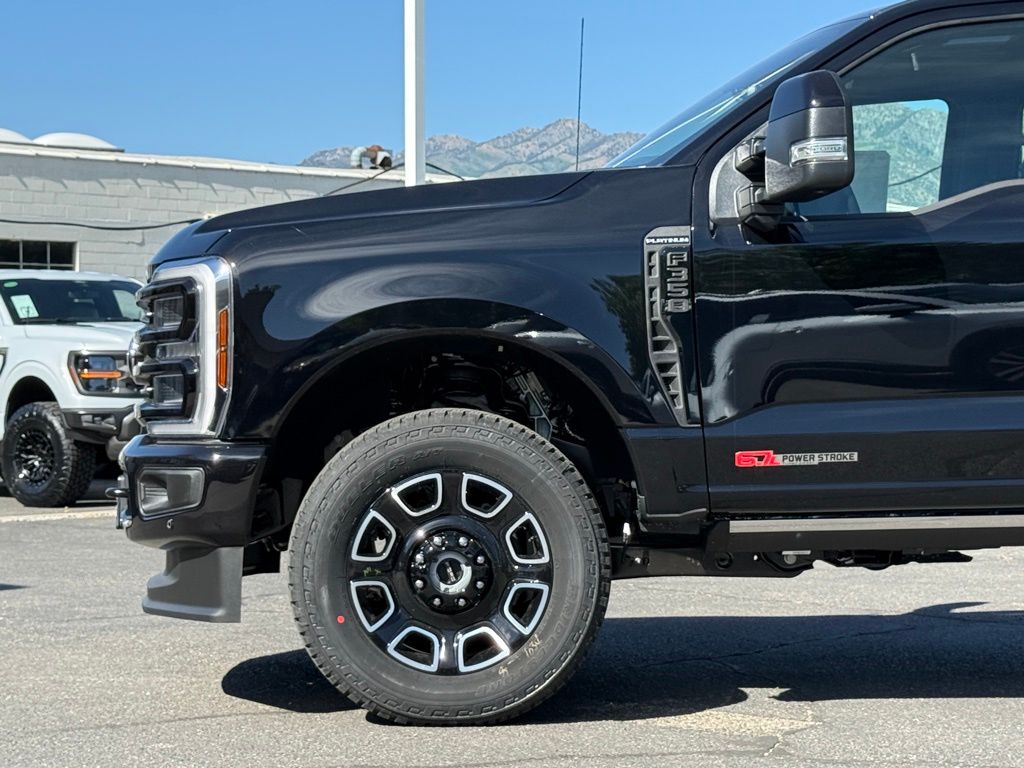 2025 Ford F-350 Super Duty Platinum - Photo 40