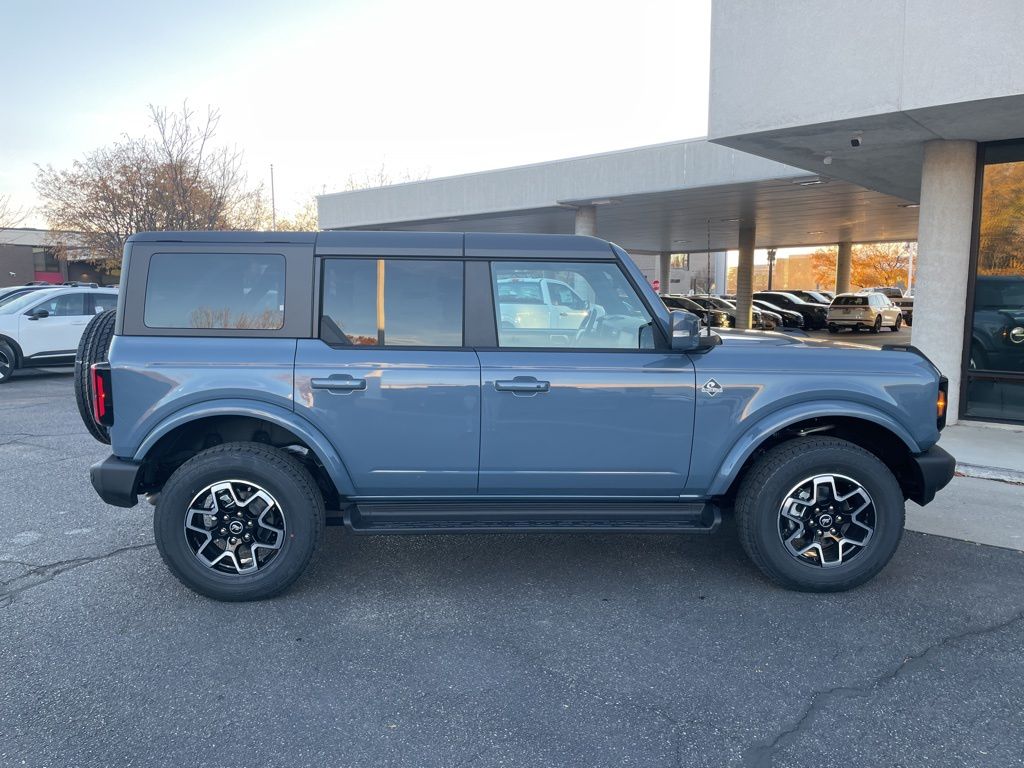 2025 Ford Bronco Outer Banks photo 4