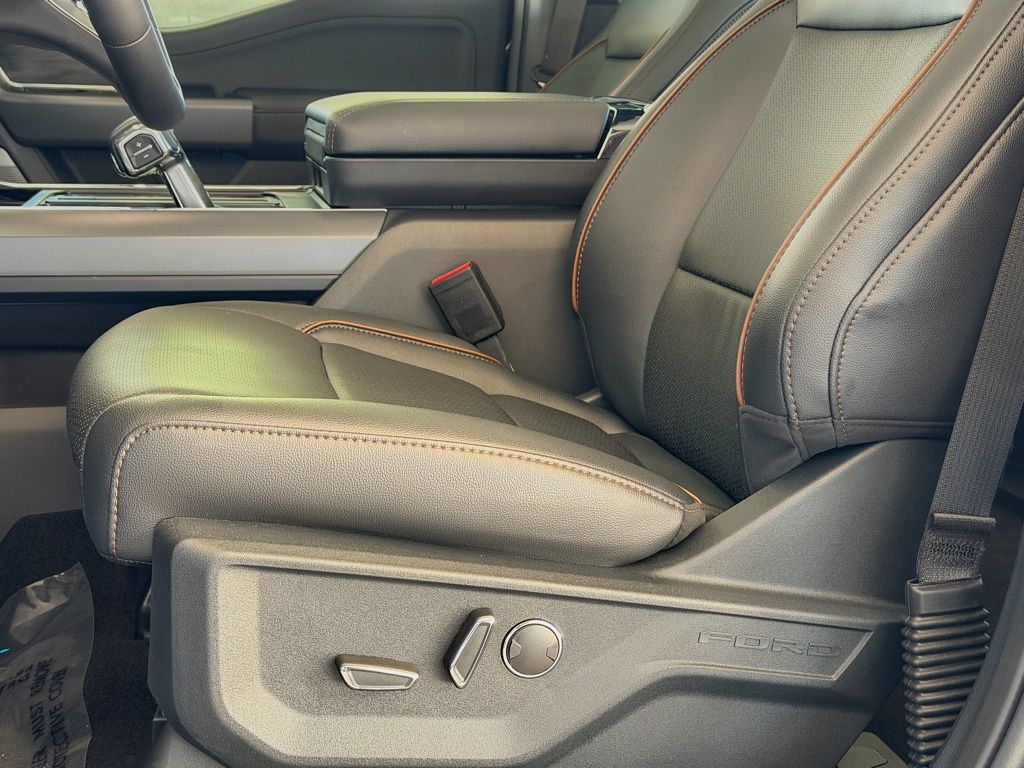 2025 Ford F-150 Lariat - Photo 18
