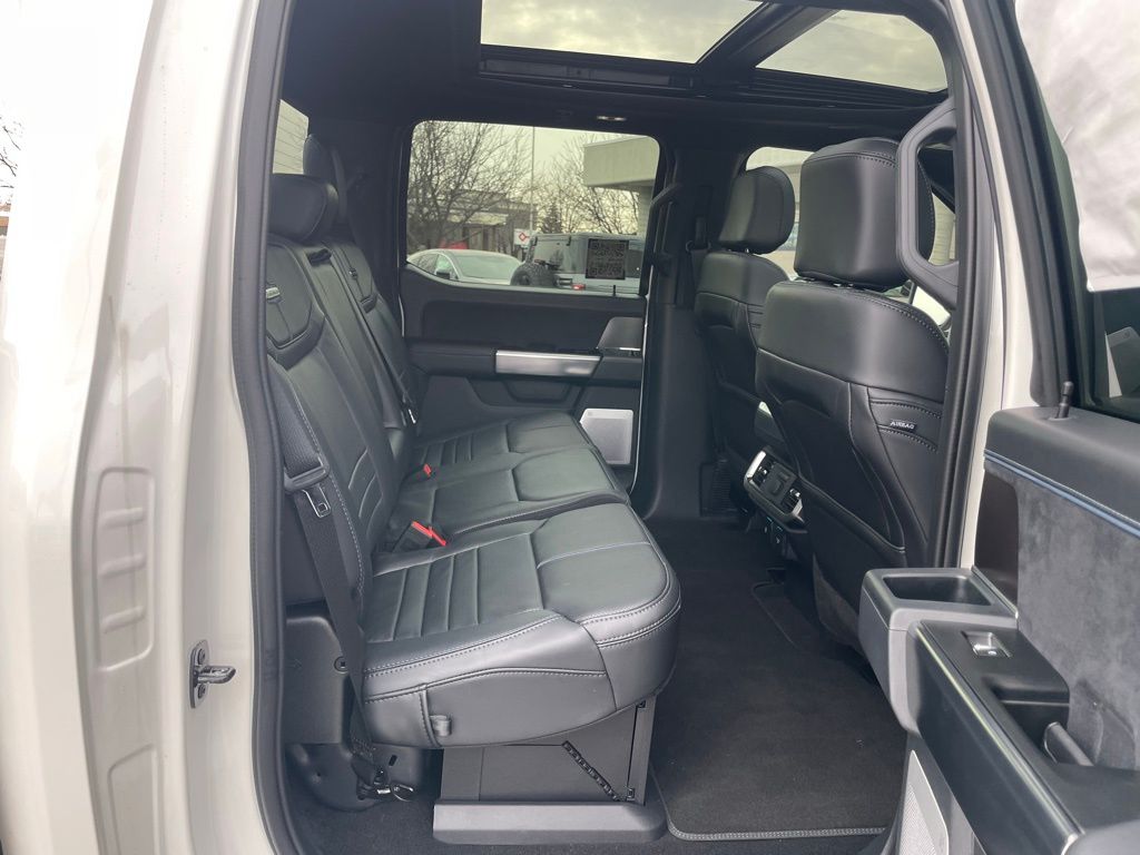 2025 Ford F-150 Platinum - Photo 27