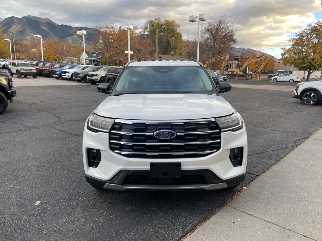 2026 Ford Explorer photo 2