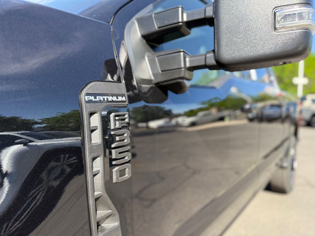 2025 Ford F-350 Super Duty Platinum - Photo 46