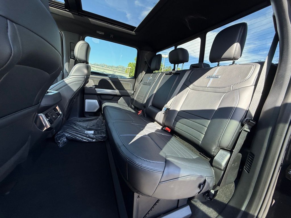 2025 Ford F-350 Super Duty Platinum - Photo 30