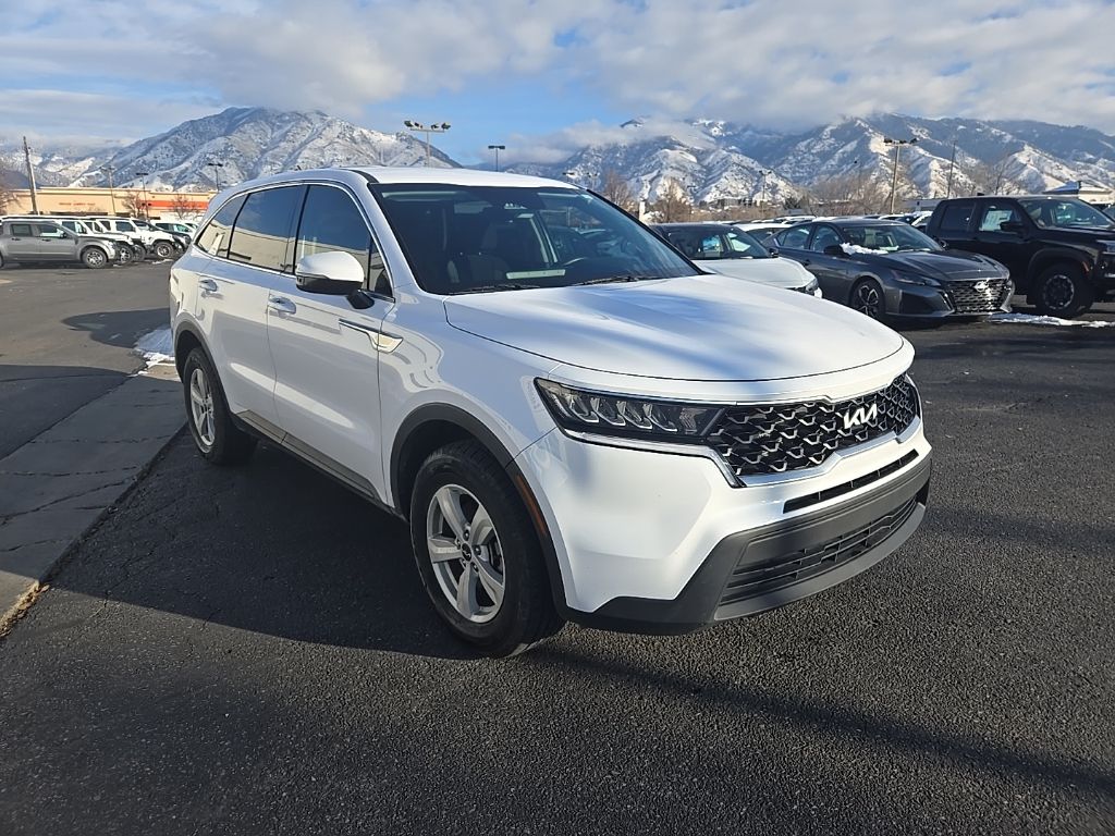 2022 Kia Sorento LX photo 3