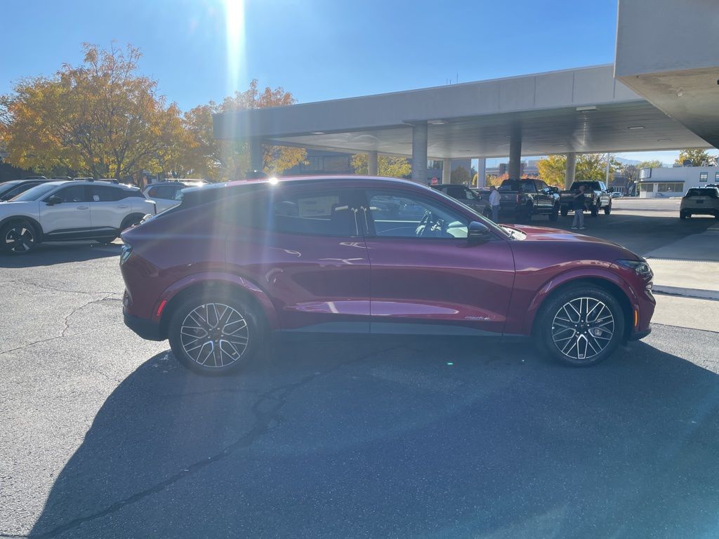 2025 Ford Mustang Mach-E Premium photo 4