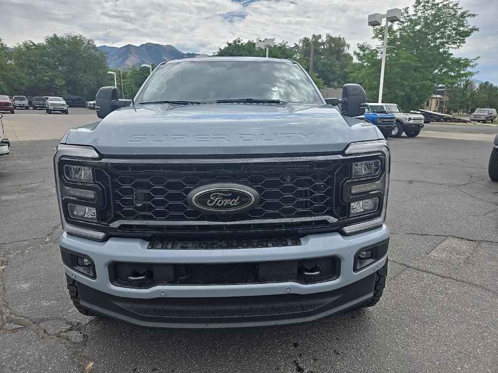 New 2026 Ford F-350SD Lariat Truck Crew Cab