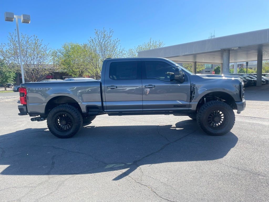 New 2026 Ford F-350SD Platinum Truck Crew Cab