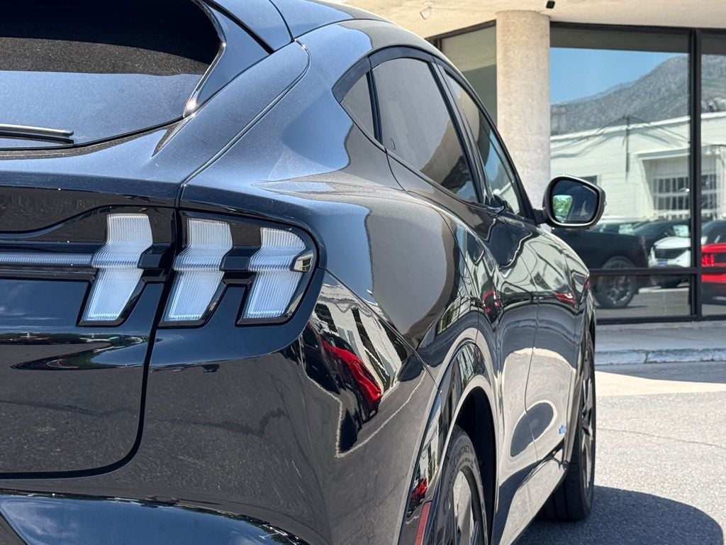 2025 Ford Mustang Mach-E GT - Photo 38