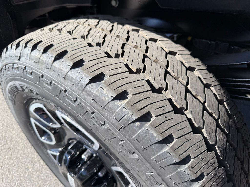 2025 Ford F-350 Super Duty Platinum - Photo 44