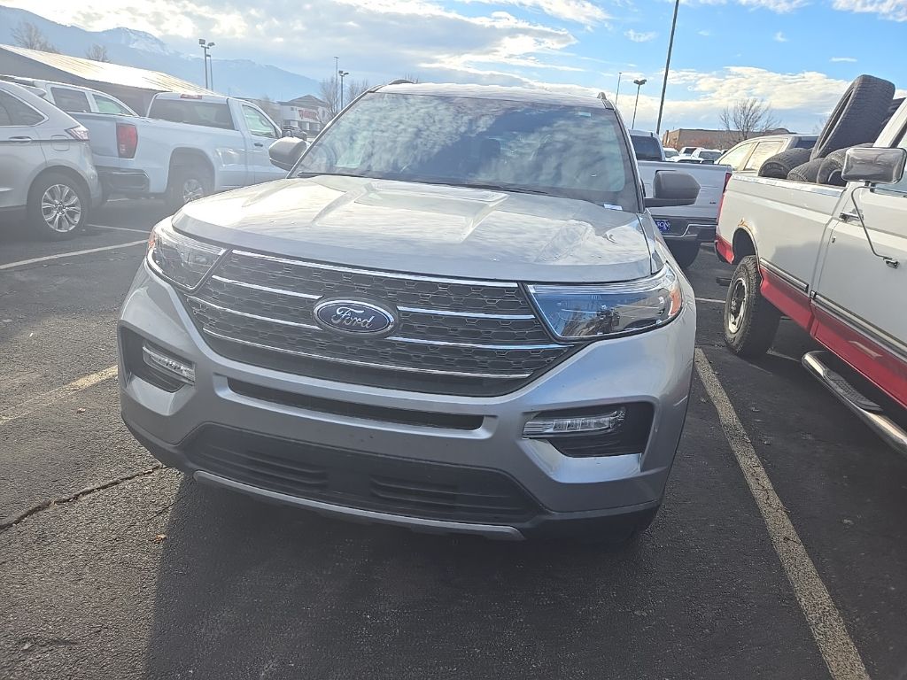 2023 Ford Explorer XLT photo 2