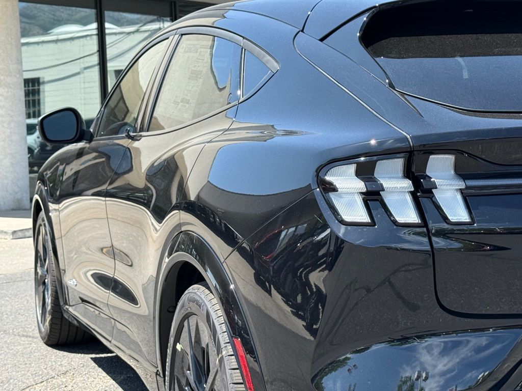 2025 Ford Mustang Mach-E GT - Photo 39