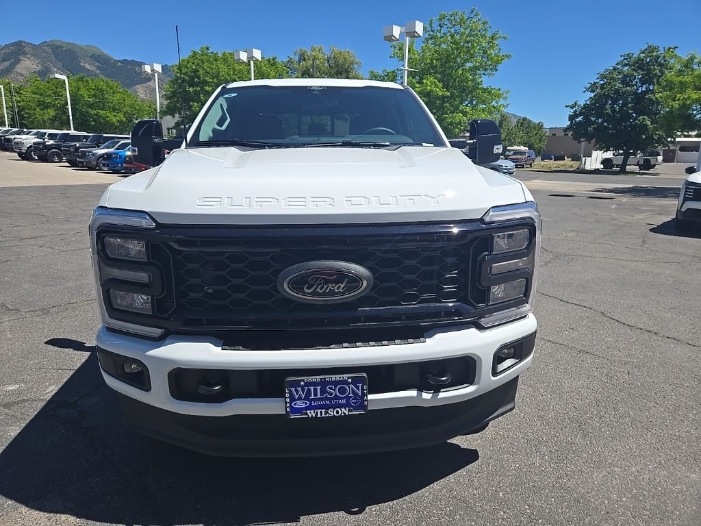 New 2026 Ford F-350SD Lariat Truck Crew Cab