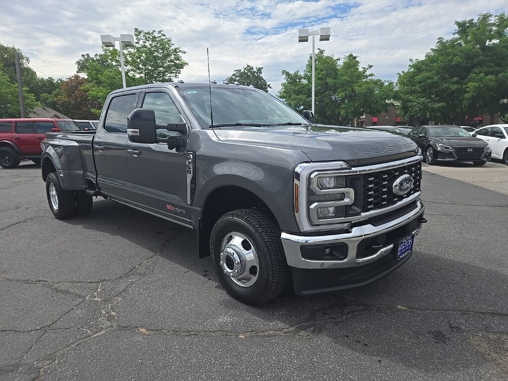 New 2026 Ford F-350SD Lariat Truck Crew Cab