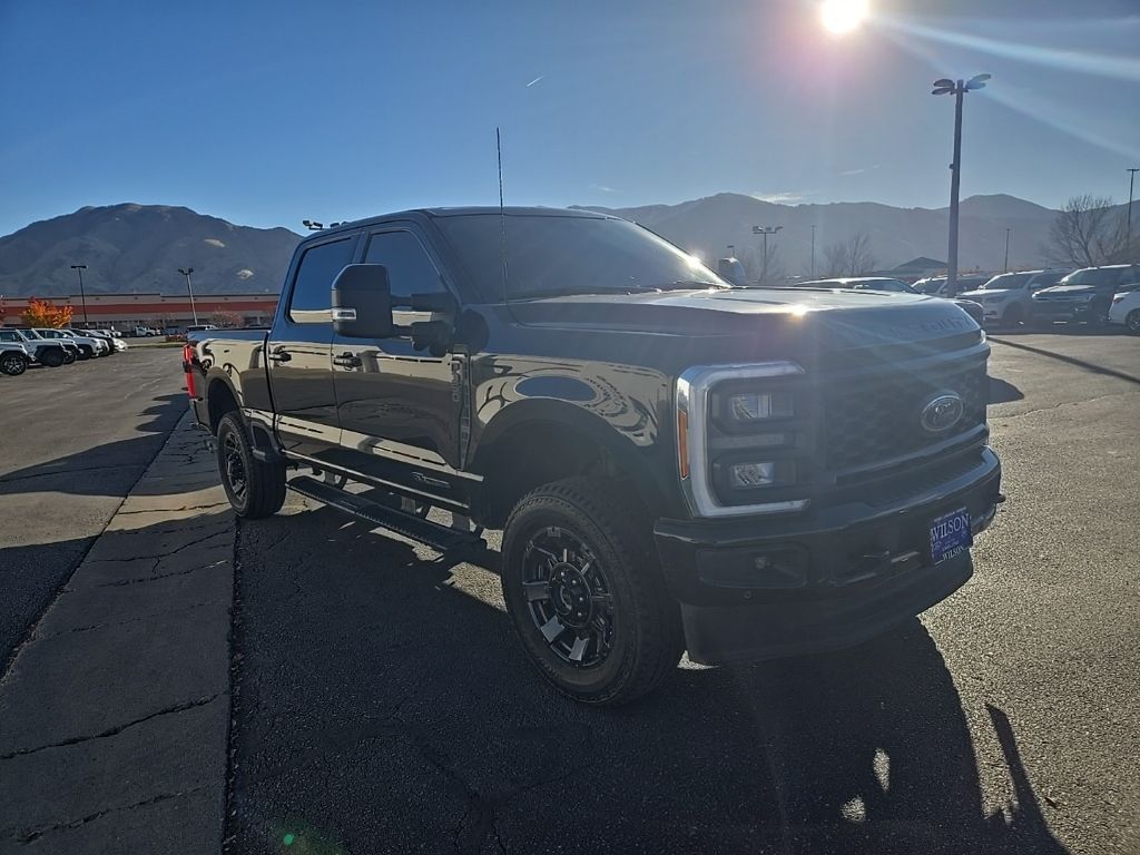 2023 Ford F-350 Lariat photo 3