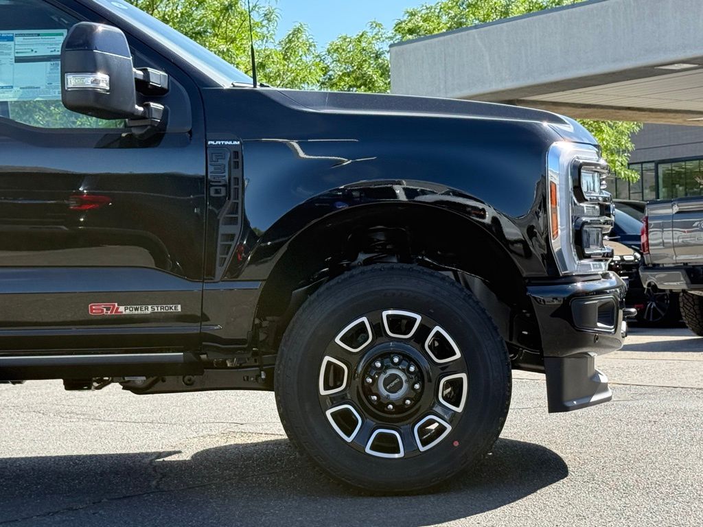 2025 Ford F-350 Super Duty Platinum - Photo 41