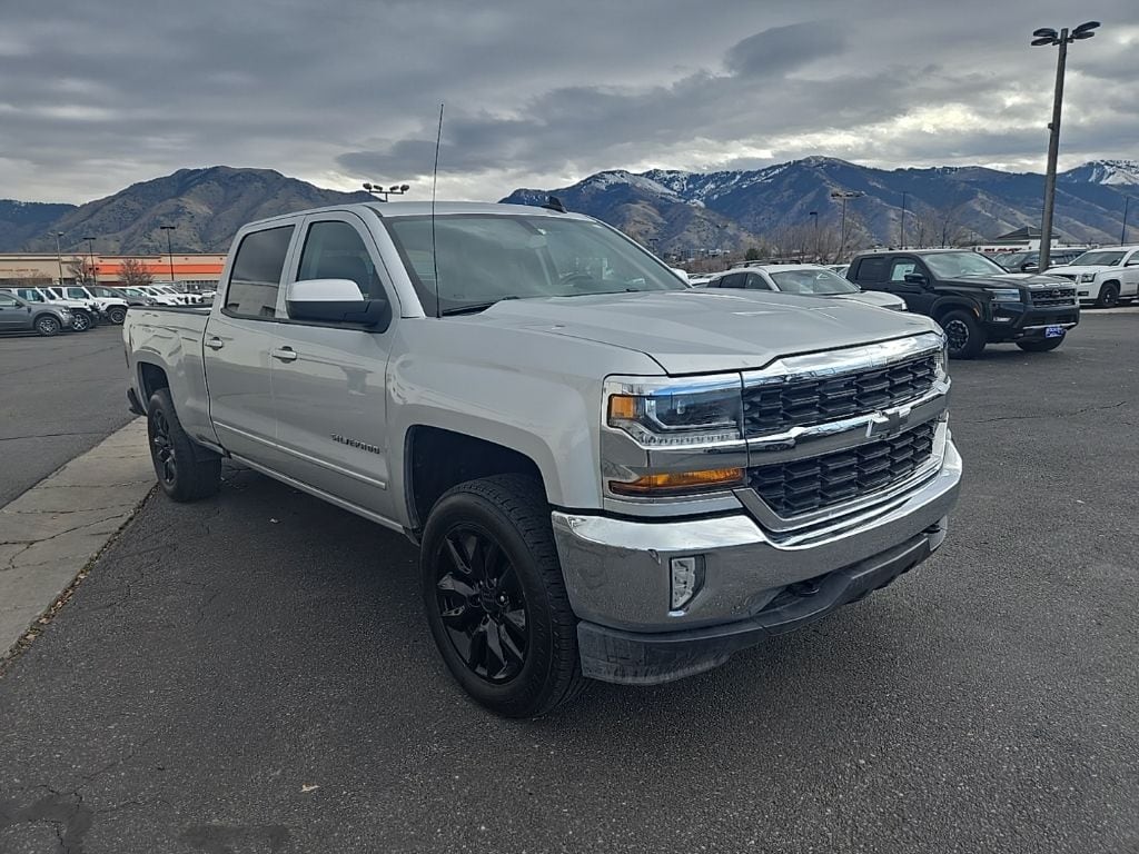 2017 Chevrolet Silverado 1500 LT photo 2