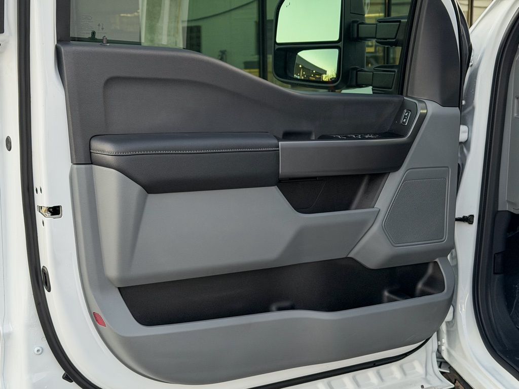2026 Ford F-350 Super Duty XL - Photo 15
