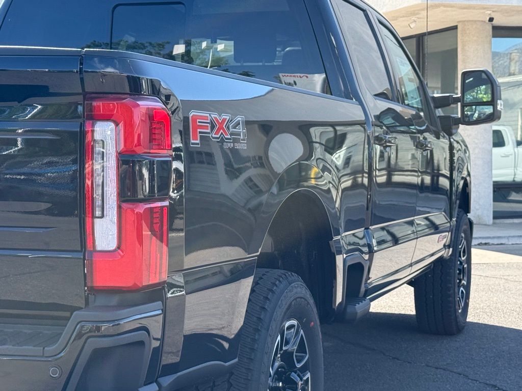 2025 Ford F-350 Super Duty Platinum - Photo 38