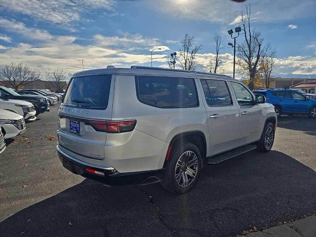 2023 Jeep Wagoneer L Series II photo 4