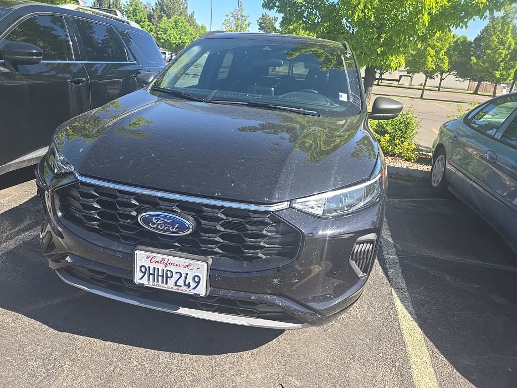 2024 Ford Escape ST-Line photo 2